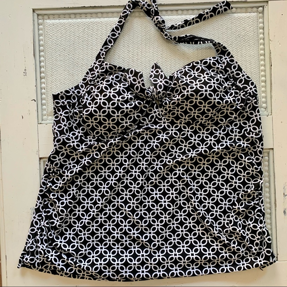 Catalina black & white swim top size 22-24W